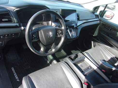 Used 2022 Honda Odyssey Elite image 11