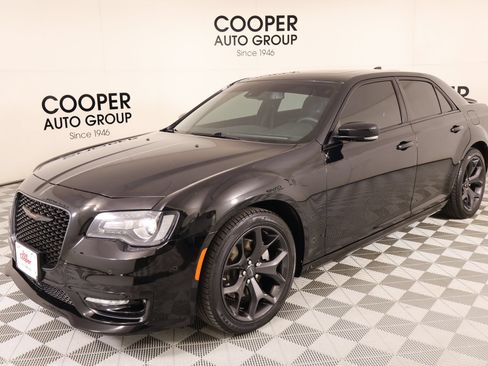 Used 2023 Chrysler 300 S w/ Comfort Group RWD image 11