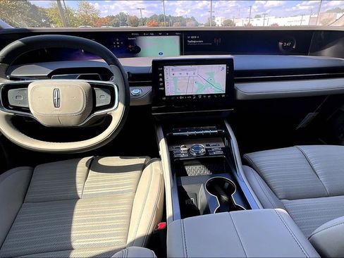 New 2025 Lincoln Nautilus Reserve image 5