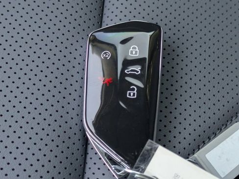 New 2026 Volkswagen Tiguan SE image 32