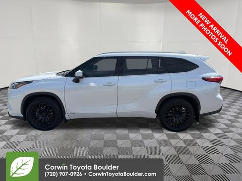 Used 2022 Toyota Highlander Limited AWD/4WD image 4