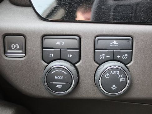 Used 2022 Chevrolet Silverado 1500 LT image 16