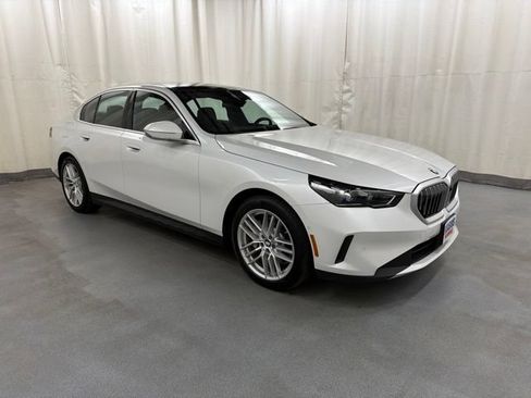Used 2024 BMW 530i xDrive w/ Premium Package AWD/4WD image 1