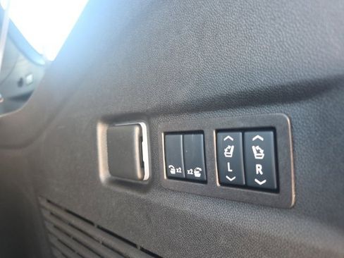 Used 2024 GMC Yukon XL Denali Ultimate image 40