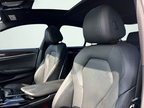 Used 2019 BMW 530i RWD image 38