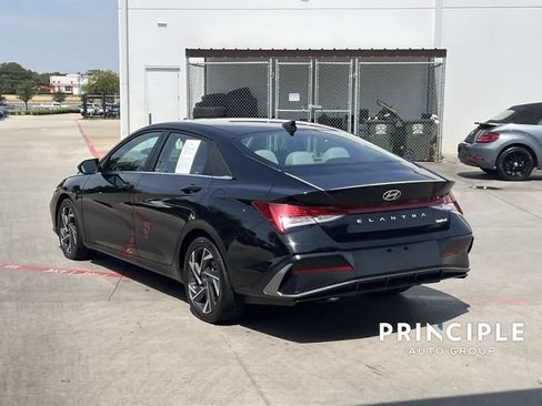 Used 2025 Hyundai Elantra Limited FWD image 10