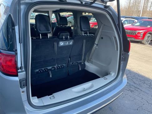 Used 2019 Chrysler Pacifica Touring-L image 23