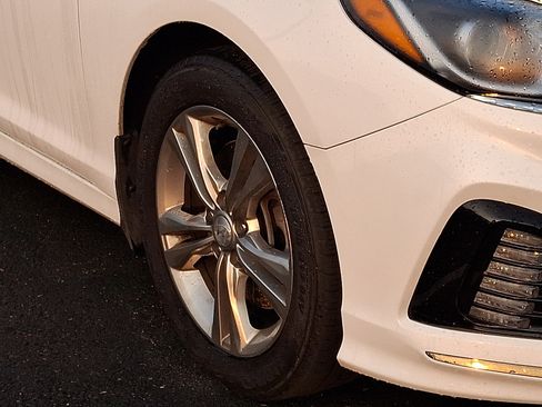 Used 2019 Hyundai Sonata SEL w/ Tech Package 02 FWD image 6