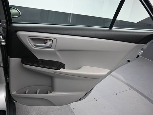 Used 2017 Toyota Camry LE image 33