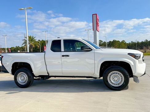 Used 2024 Toyota Tacoma SR image 5