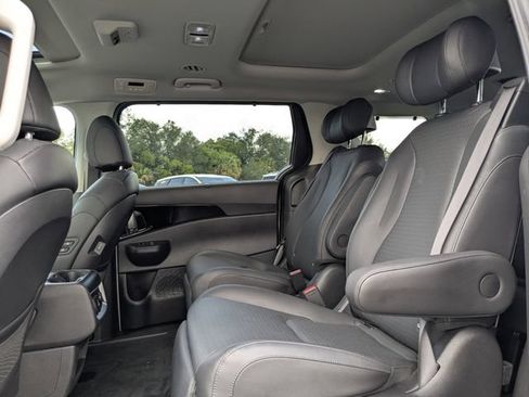 Certified 2025 Kia Carnival SX Prestige FWD image 19