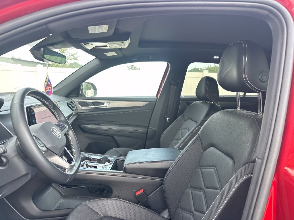 Used 2025 Volkswagen Atlas Cross Sport SE w/ Panoramic Sunroof Package FWD image 41
