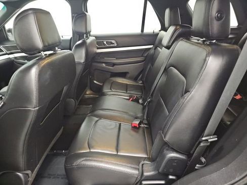 Used 2016 Ford Explorer XLT w/ Equipment Group 202A image 28