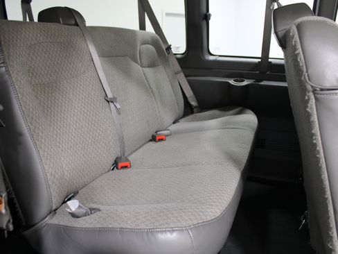 Used 2025 GMC Savana 3500 LT w/ LT Preferred Equipment Group RWD image 17