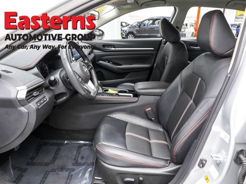 Used 2023 Nissan Altima 2.5 SR FWD image 14