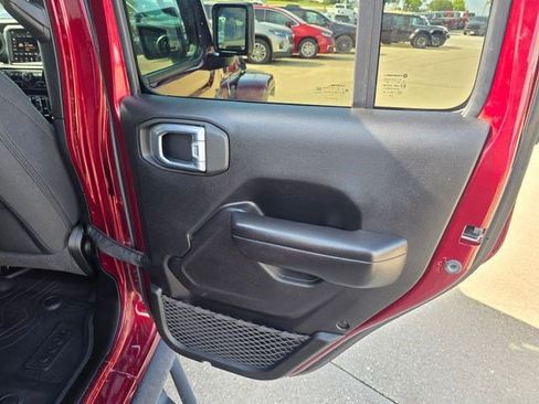 Used 2021 Jeep Gladiator Sport AWD/4WD image 11