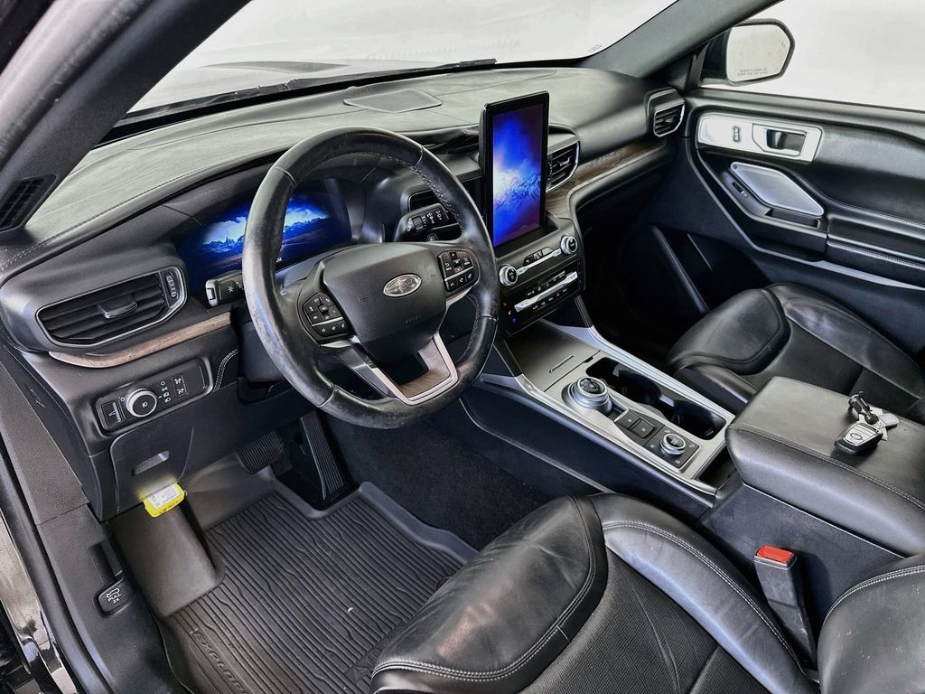 Used 2020 Ford Explorer Platinum w/ Premium Technology Package AWD/4WD image 29