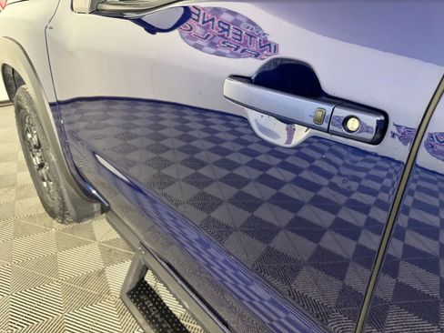 Used 2022 Nissan Frontier PRO-4X w/ Pro-4X Premium Package image 27