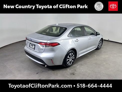 Used 2020 Toyota Corolla LE image 3
