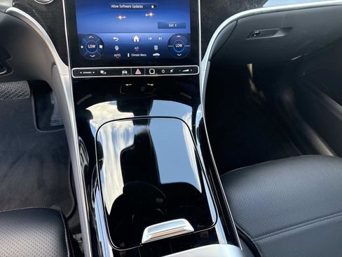 Used 2025 Mercedes-Benz GLC 300 image 28