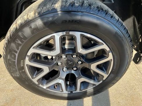 Used 2025 RAM 1500 Laramie AWD/4WD image 7