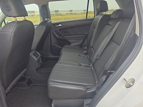 Used 2024 Volkswagen Tiguan SE image 13
