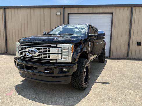 Used 2017 Ford F250 Platinum w/ Platinum Ultimate Package AWD/4WD image 1