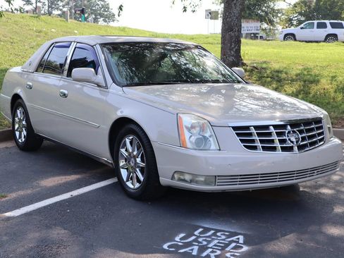 Used 2011 Cadillac DTS Luxury FWD image 3