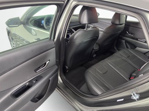 Used 2026 Hyundai Elantra Limited FWD image 31