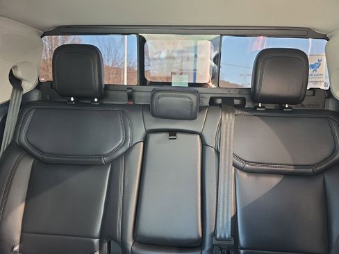 Certified 2025 Ford Maverick Lariat w/ Black Appearance Package image 37