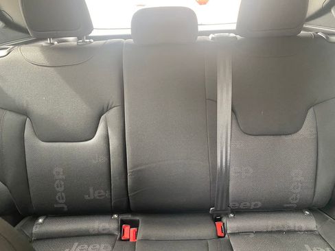 Used 2017 Jeep Renegade Latitude image 36