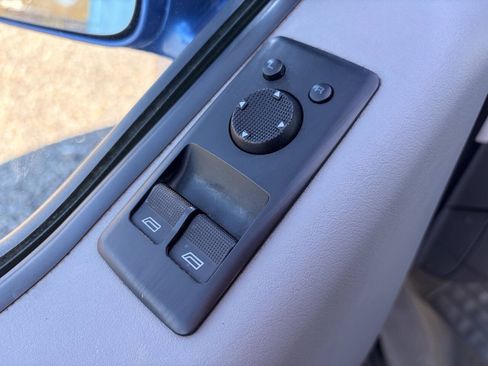 Used 2001 Volkswagen Eurovan FWD image 14