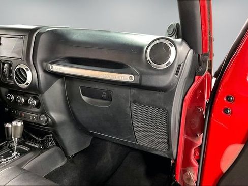 Used 2012 Jeep Wrangler Unlimited Sahara w/ Connectivity Group AWD/4WD image 23