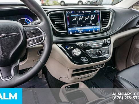 Used 2024 Chrysler Pacifica Select image 38