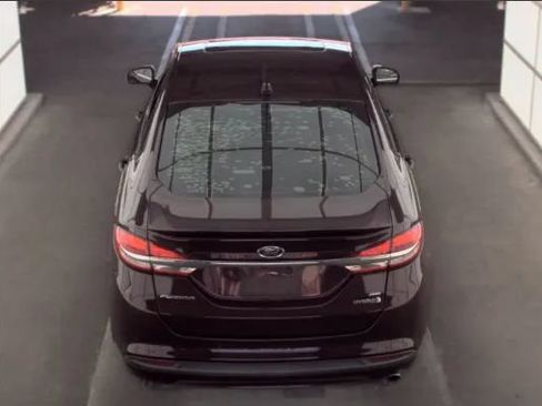 Used 2018 Ford Fusion SE w/ Equipment Group 601A FWD image 4