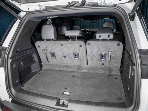 Used 2024 GMC Acadia AT4 w/ Luxury Package image 6