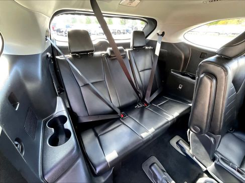 Used 2022 Toyota Highlander XLE image 17