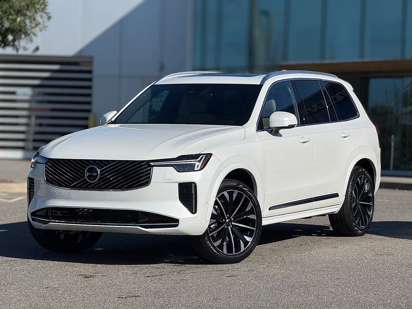 Certified 2025 Volvo XC90 B6 Plus AWD/4WD image 1