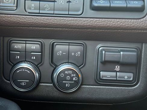 Used 2021 GMC Yukon Denali w/ Denali Ultimate Package image 12