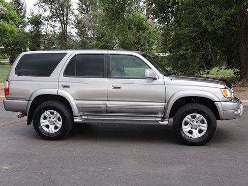 Used 2002 Toyota 4Runner Limited AWD/4WD image 3