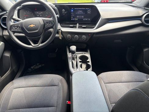Used 2024 Chevrolet Trax LS w/ LS Convenience Package FWD image 14
