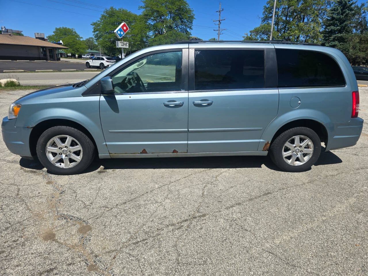 Used 2008 Chrysler Town & Country Touring FWD image 4