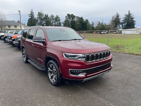 Used 2024 Jeep Wagoneer Series III image 3