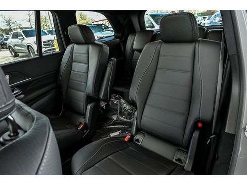 New 2026 Mercedes-Benz GLS 450 4MATIC image 9