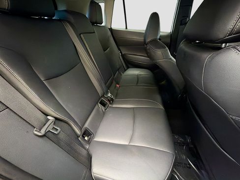 Used 2024 Toyota Corolla Cross XLE image 14