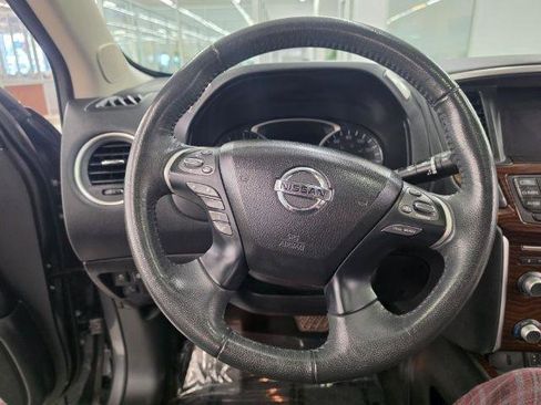 Used 2018 Nissan Pathfinder Platinum AWD/4WD image 10
