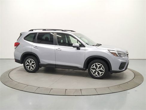Used 2021 Subaru Forester Premium image 8