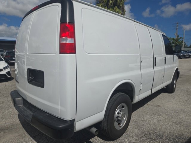 Used 2025 Chevrolet Express 2500 w/ Driver Convenience Package RWD image 4