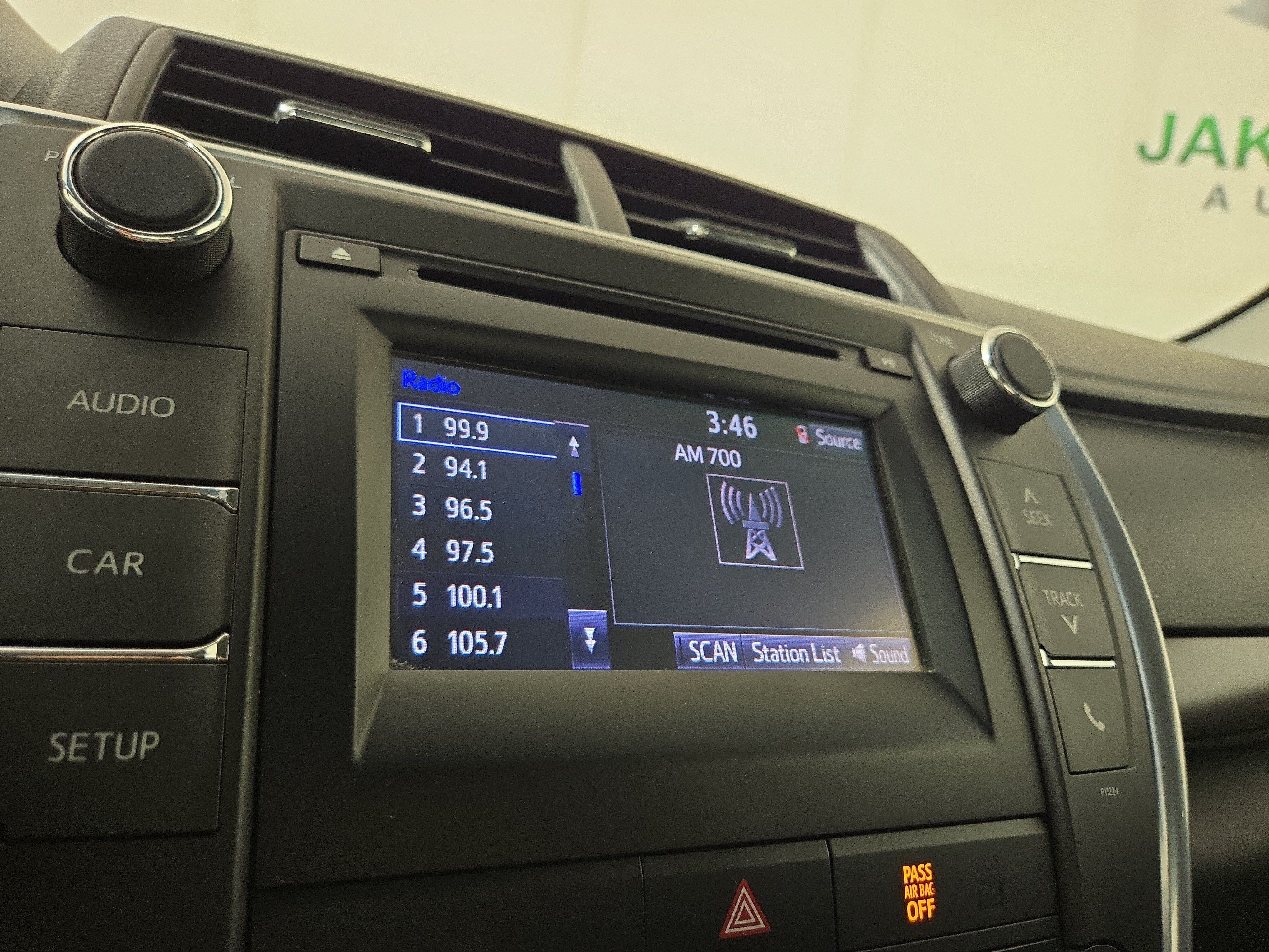 Used 2016 Toyota Camry LE FWD image 19