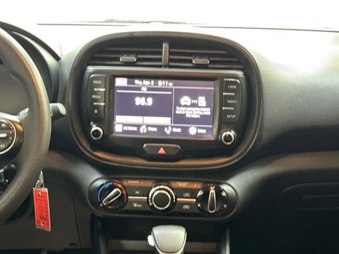 Certified 2023 Kia Soul LX FWD image 23